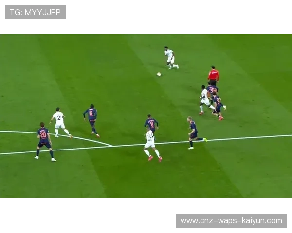 皇马禁区边缘一脚远射制造惊险瞬间